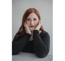 Lade das Bild in den Galerie-Viewer, En los zapatos de Valeria