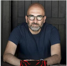 Lade das Bild in den Galerie-Viewer, La bugia dell’orchidea