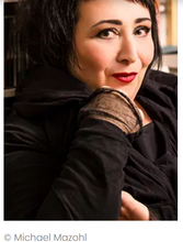 Lade das Bild in den Galerie-Viewer, Der Geruch von Ruß und Rosen